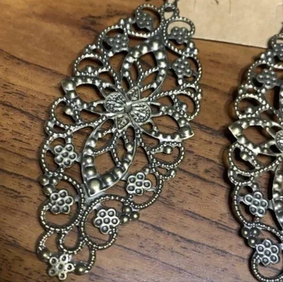 Antique Gold Filigree Earrings - Picture 2 of 4